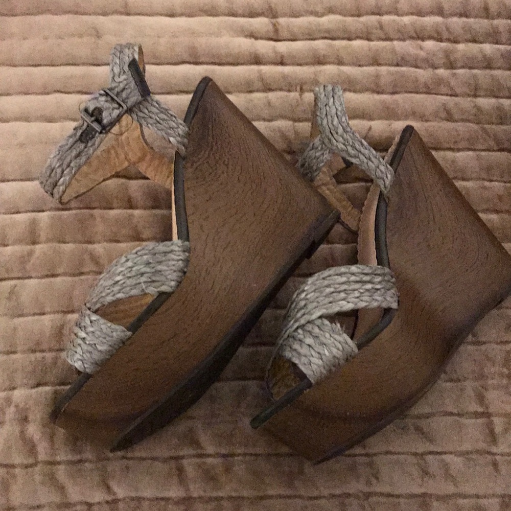 Women’s 9.5 platform Madison Wilma heels